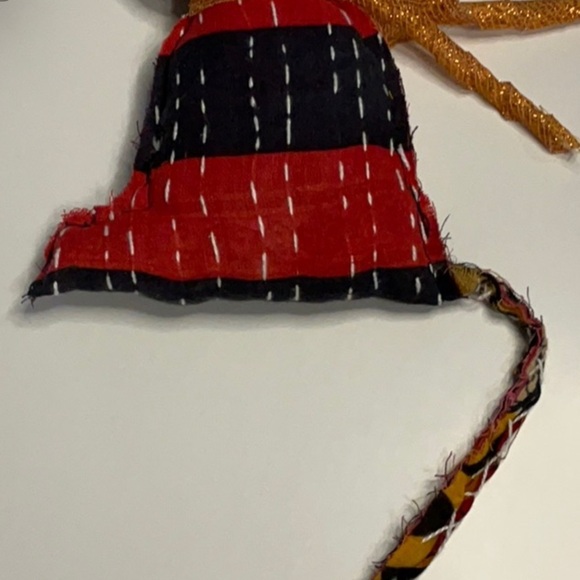 Handcrafted Kantha Cat Family Folk Art Decor Set with 7” Kantha “Rug” - Picture 4 of 15